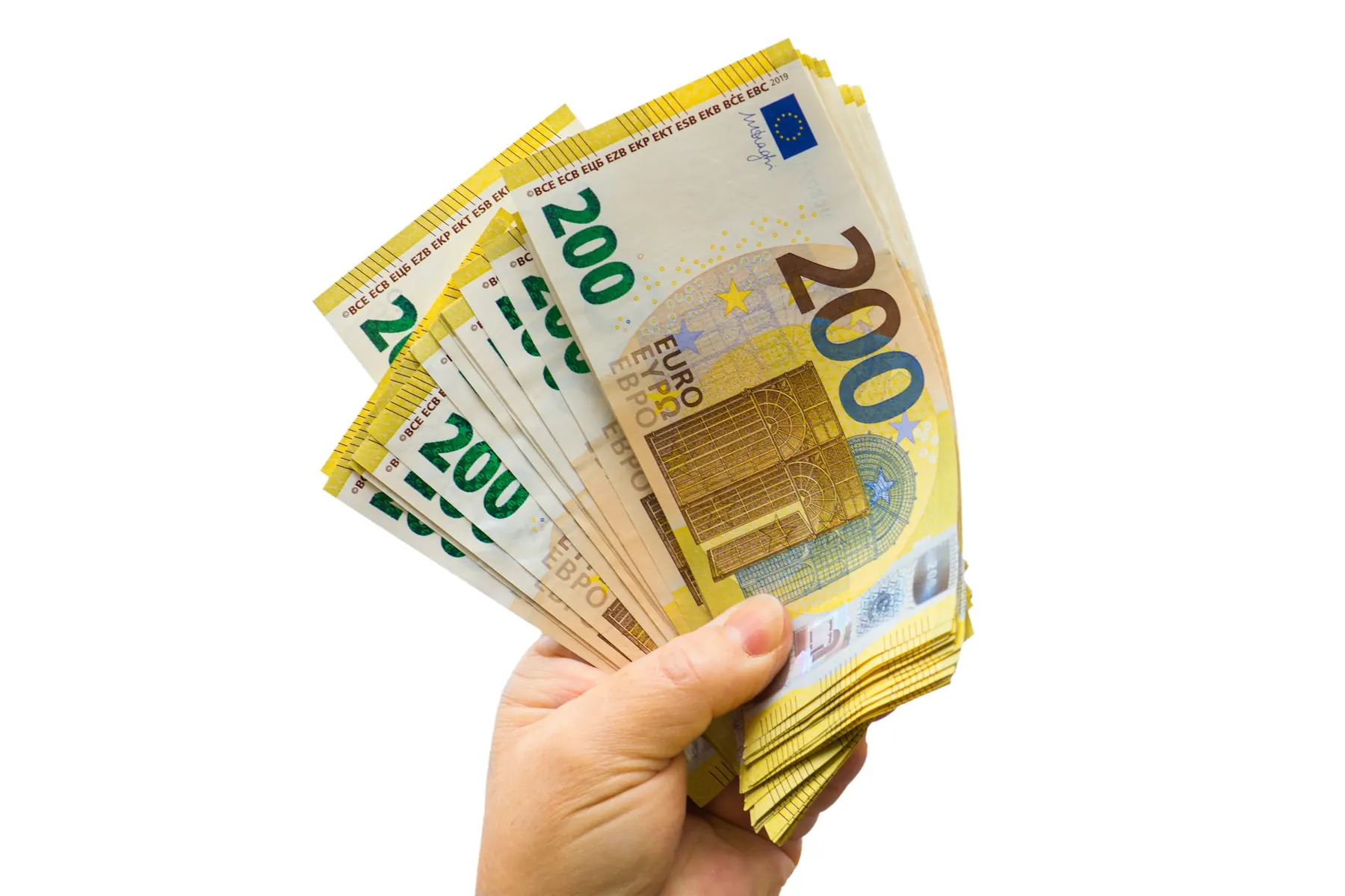 Main tenant un éventail de billets en euros